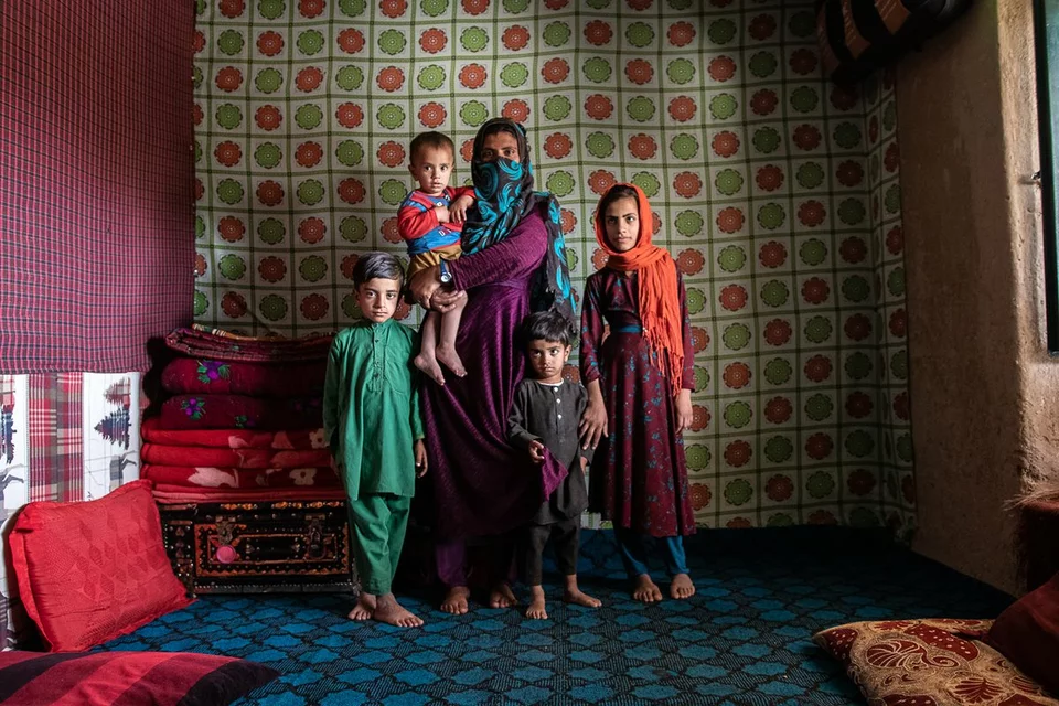 ch1731074-farah-and-four-of-her-children-were-caught-up-in-an-explosion-near-their-house-in-sar-e-pul-province-afghanistan.png ch1731074-farah-and-four-of-her-children-were-caught-up-in-an-explosion-near-their-house-in-sar-e-pul-province-afghanistan.png
