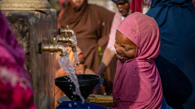 ch1696311-ladan-10-collecting-water-in-puntland-somalia.jpg ch1696311-ladan-10-collecting-water-in-puntland-somalia.jpg