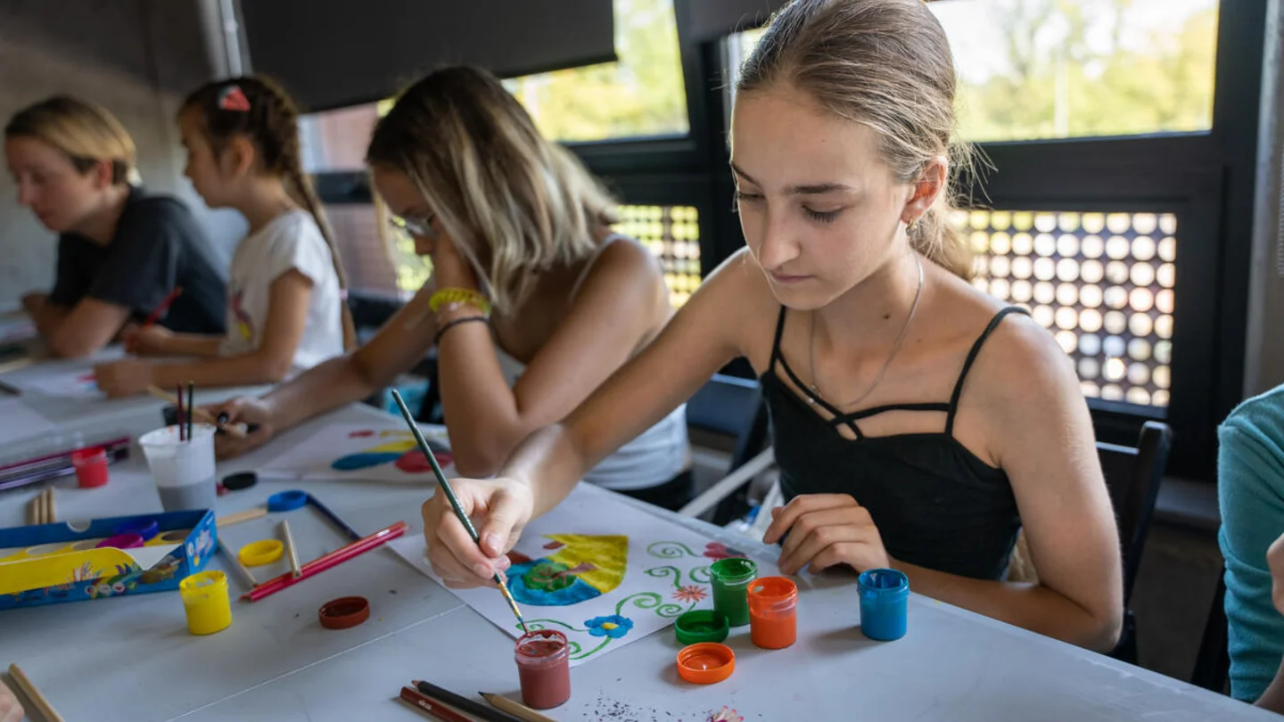 CH1713780-Daria-12-painting-in-a-session-at-the-Summer-Camp.jpg%3Fext%3D.jpg.webp