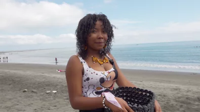 CH1702694-Shorely-16-collects-plastic-from-the-beach-with-her-mother-in-Southwest-Colombia