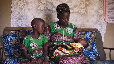 CH1608577-Emily-at-home-with-newborn-baby-Blessing-3-days-and-Chelsea-6-Bungoma.jpg