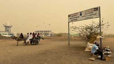 Vluchtelingen komen aan bij de grens met Zuid-Soedan