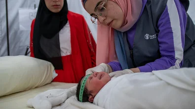 Baby Lana in een noodhulpkliniek in Gaza
