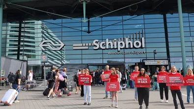 schiphol_save_the_children_gaza.jpg