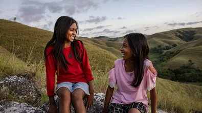 Nichtjes Atika en Dwi in Indonesië