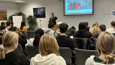 8f5f2db8-5cb7-424c-a1d5-3bc1bfda2ecc