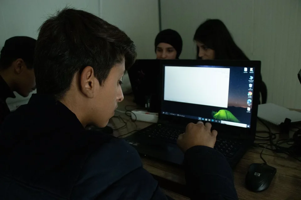 A-computer-lesson-in-Dutch-MFA-supported-Vocational-Training-Center-in-North-East-Syria-on-28-December-2022-Photo-by-Roni-Ahmed-Save-the-Children.aspx%3Fwidth%3D1200%26height%3D800%26ext%3D.jpg.webp