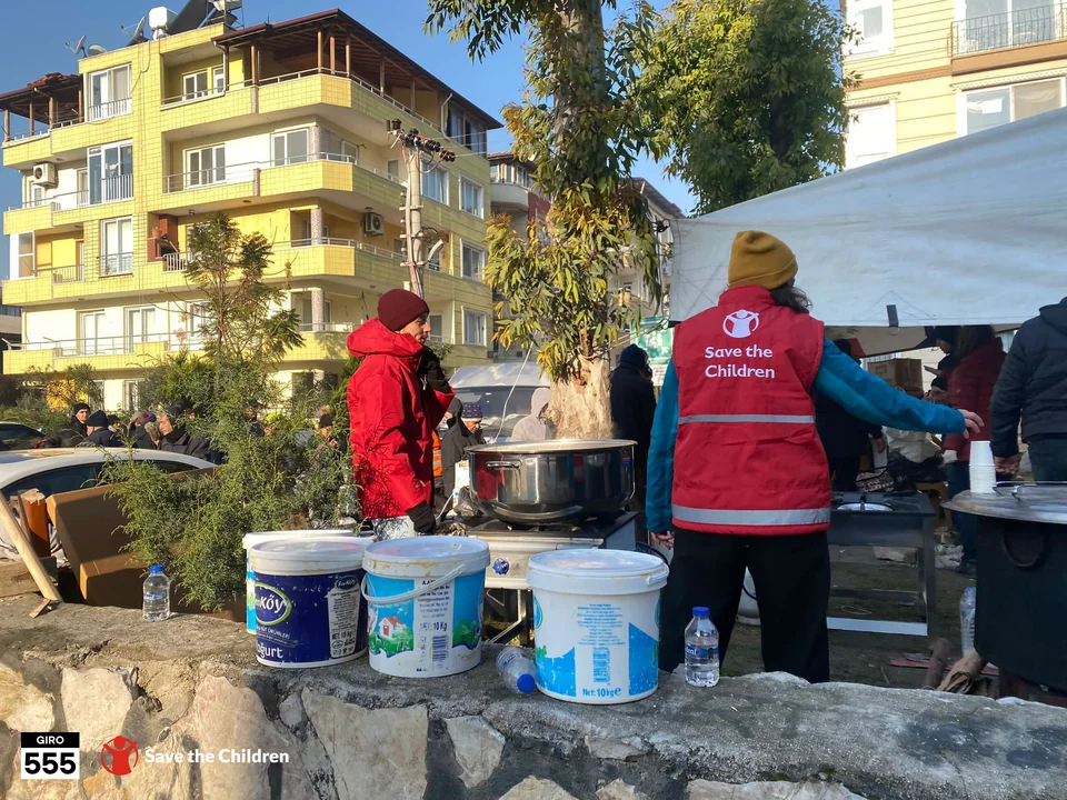 CH1771281-Save-the-Children-staff-distributing-hot-meals-to-500-people-affected-by-the-earthquake-in-Hatay-South-Turkiye.png%3Fext%3D.png.webp