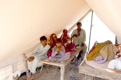 CH1723119-Guddi-s-family-living-in-a-makeshift-tent-provided-by-Save-the-Children-Sindh.JPG