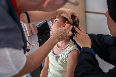 Sandy in een mobiele hulpkliniek