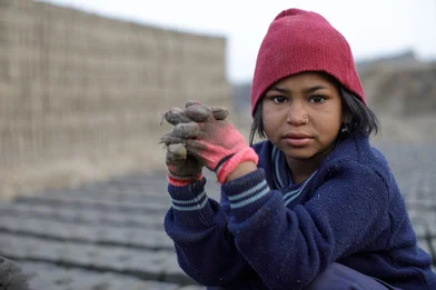 Sita werkt in een baksteenfabriek