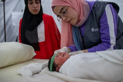 Baby Lana in een noodhulpkliniek in Gaza