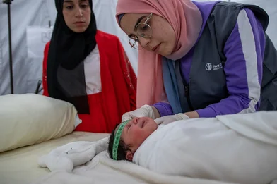 Baby Lana in een noodhulpkliniek in Gaza