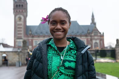 Vepaiamele voor het vredespaleis in Den Haag