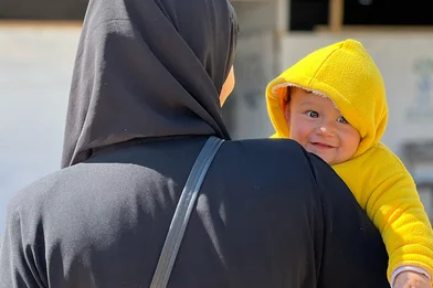 Baby Sameer samen met zijn moeder Samah in onze gezondheidskliniek in Gaza