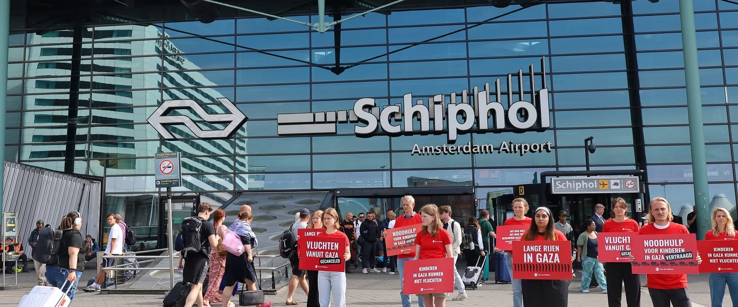 schiphol_save_the_children_gaza.jpg