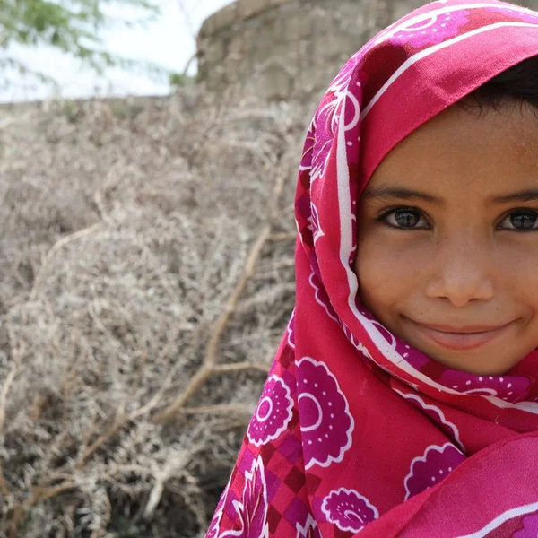 CH1594333-Arwa-s-eldest-sister-Salma-7-at-their-home-in-Hajjah-Yemen_1