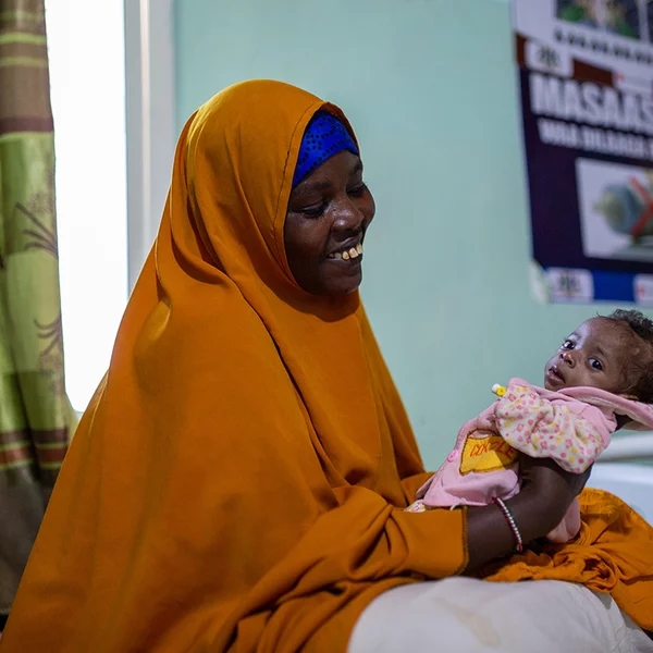 Jamila met haar baby Kamila