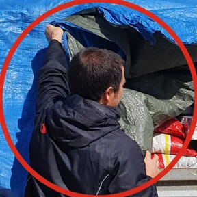 CH1663517-Save-the-Children-staff-prepare-essential-food-delivery-that-will-travel-from-Romania-to-Ukraine