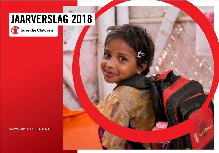 cover jaarverslag 2019. meisje met grote rugtas kijkt blij om