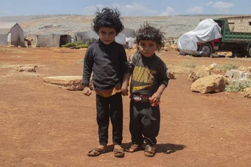 ch1563803-amira-6-and-anas-3-holding-hands