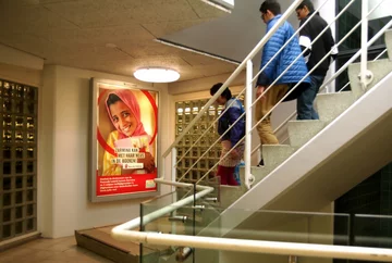 infopaneel-stichting-save-the-children-nederland-qpark-museumplein-amsterdam-week-20-2016-anja