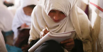 ECHO Wasima schrijft in haar schrift